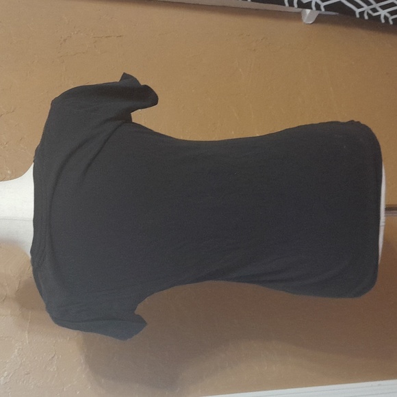 Black Billabong Tshirt size M with a pink heart - Picture 2 of 3